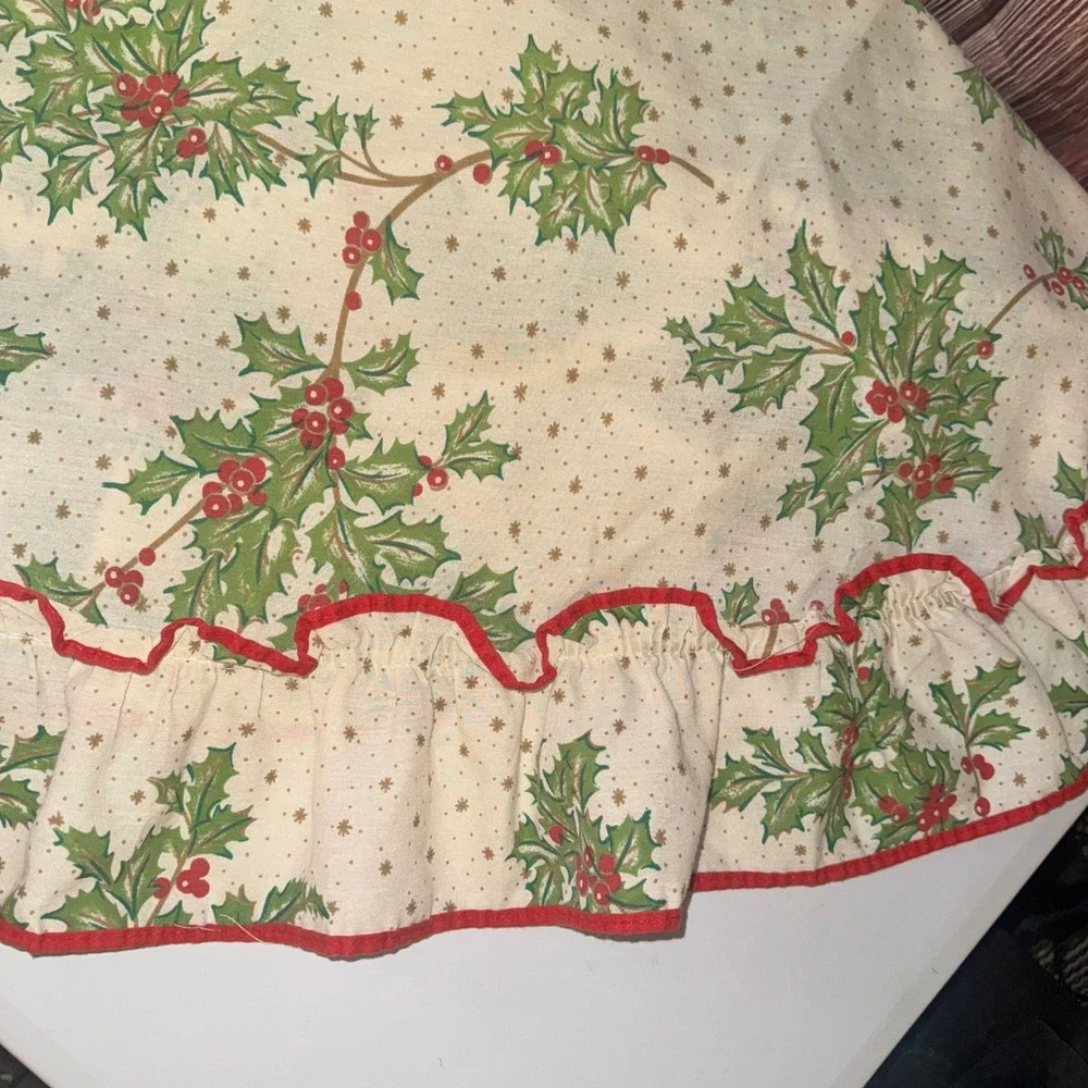 Vintage Holly Berry Christmas Round Tablecloth Cream Red Ruffle 70